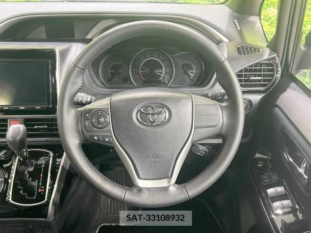Toyota VOXY 2018-01 370288-12
