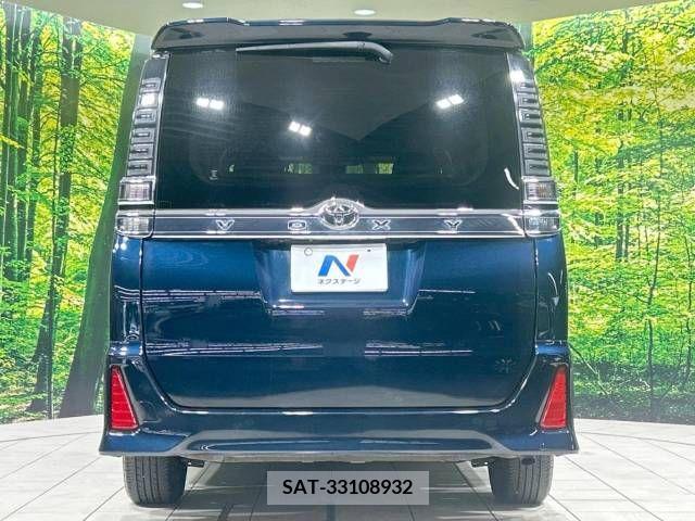 Toyota VOXY 2018-01 370288-16