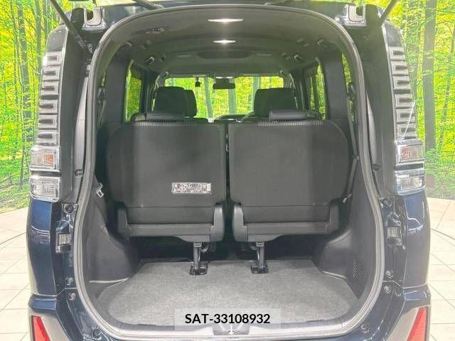 Toyota VOXY 2018-01 370288-11
