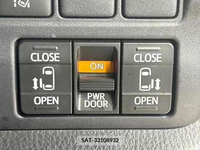 Toyota VOXY 2018-01 370288-4
