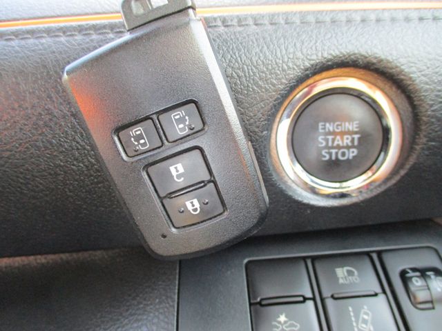 Toyota SIENTA 2017-06 7813-16
