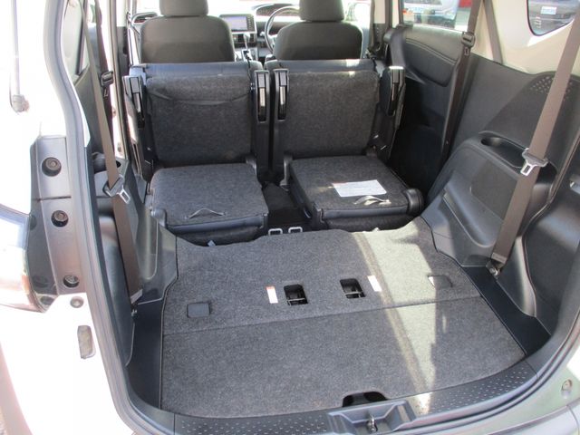 Toyota SIENTA 2017-06 7813-9