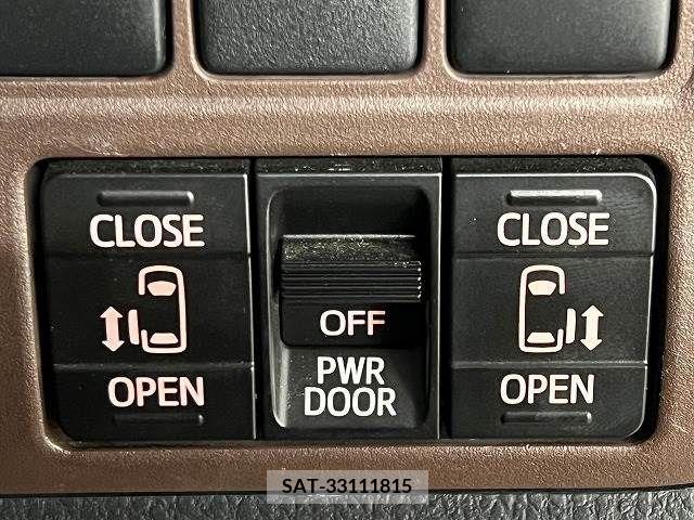 Toyota ESQUIRE 2015-08 331085-7