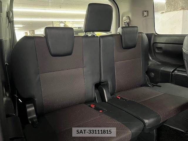 Toyota ESQUIRE 2015-08 331085-6