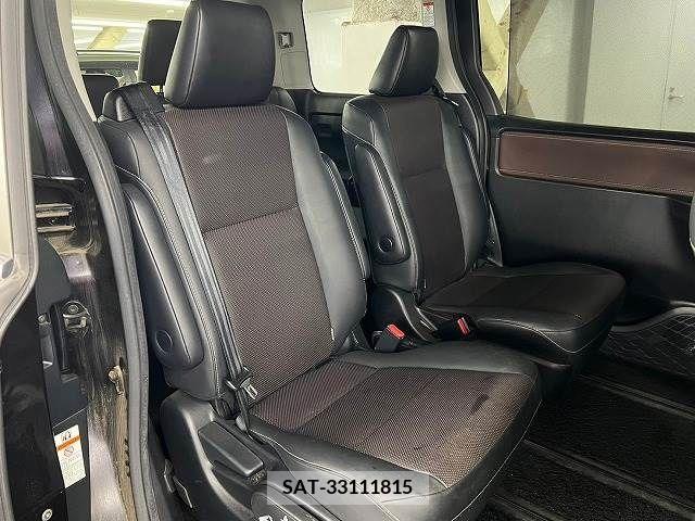 Toyota ESQUIRE 2015-08 331085-5