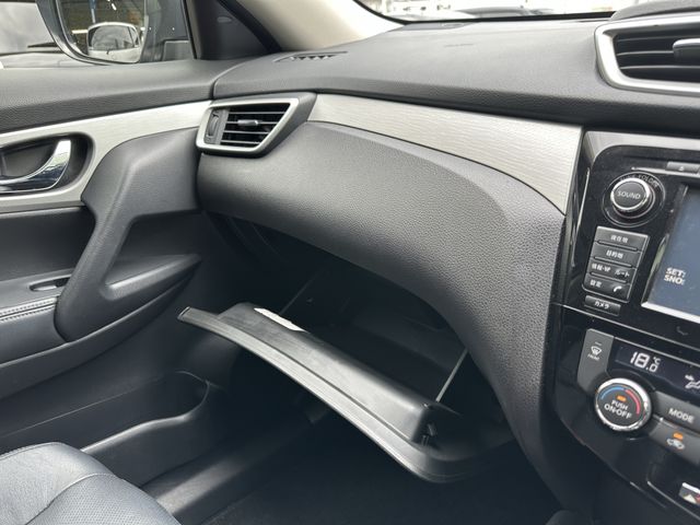Nissan X-TRAIL 2017-02 22268-28