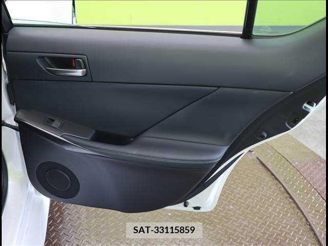 Lexus IS 1990-12 211730-28