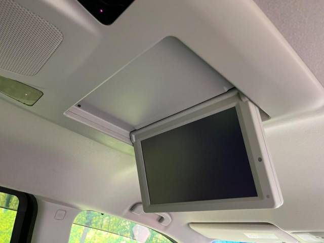 Nissan ELGRAND 2018-08 23824-5