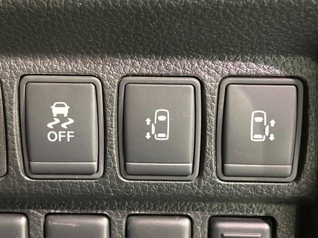 Nissan ELGRAND 2018-08 23824-4