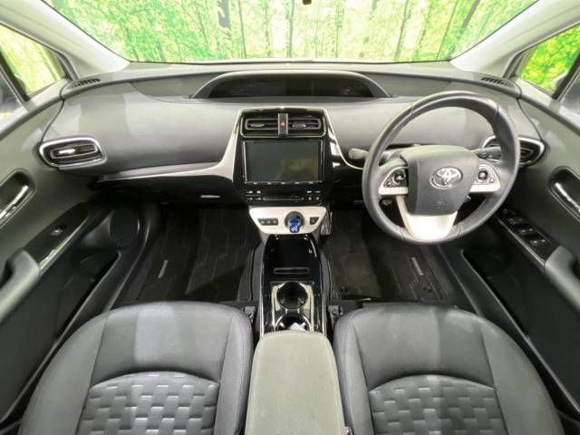 Toyota PRIUS PHV 2017-08 189350-1