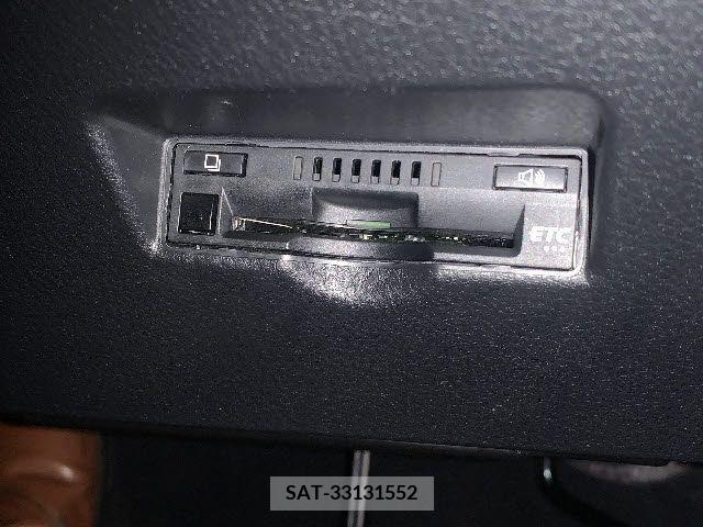 Toyota C-HR 2017-05 264130-11
