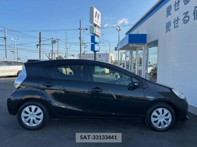 Toyota AQUA 2014-07 389345-15