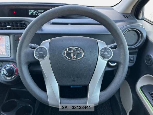 Toyota AQUA 2014-07 389345-2