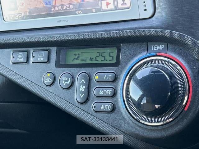 Toyota AQUA 2014-07 389345-8