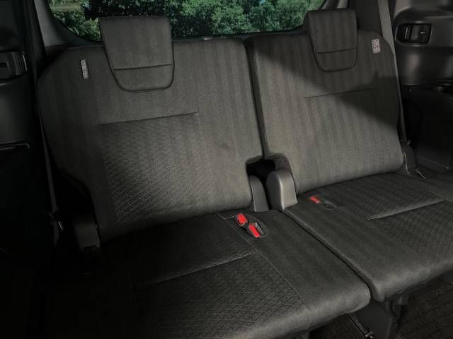 Toyota VOXY 2023-01 21332-9
