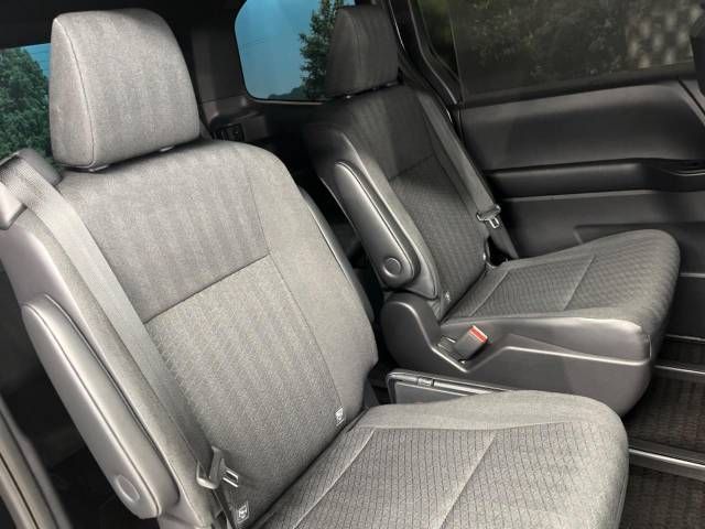 Toyota VOXY 2023-01 21332-8