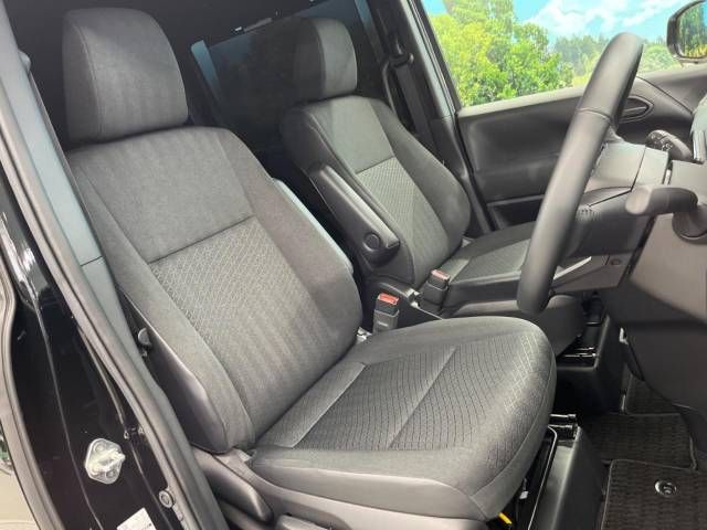 Toyota VOXY 2023-01 21332-7