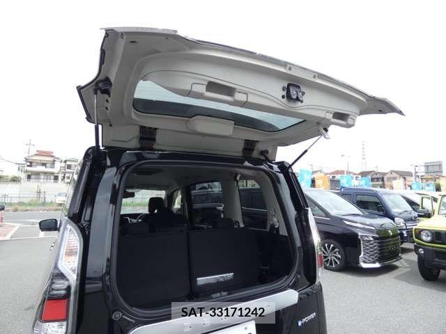 Nissan SERENA 2018-01 284229-6