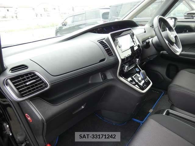 Nissan SERENA 2018-01 284229-8