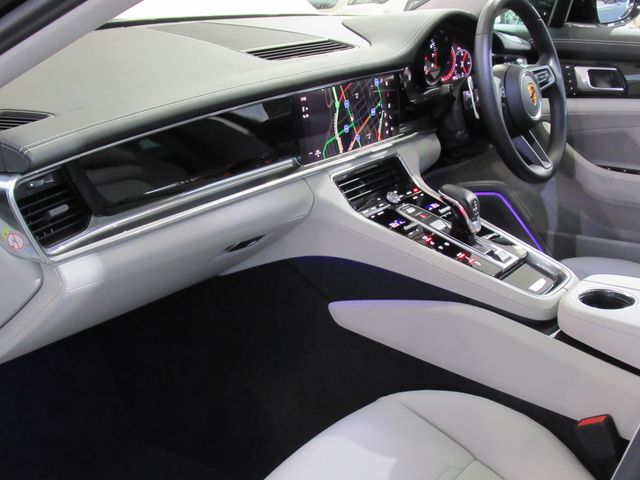 Porsche PANAMERA 2022-06 183143-4