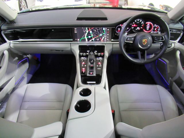Porsche PANAMERA 2022-06 183143-1