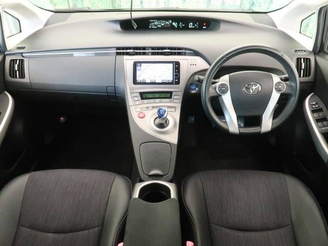 Toyota PRIUS 2013-04 13483-1