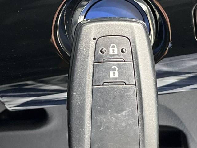 Toyota PRIUS 2019-07 10558-9