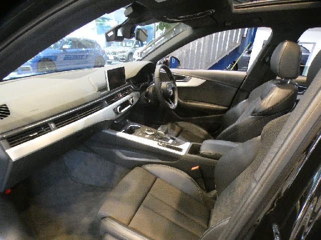 Audi A4 2017-05 8158-1