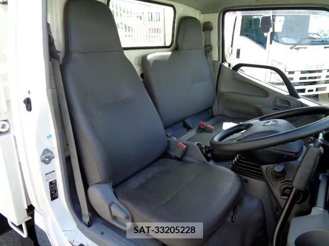 Hino DUTRO 2018-10 320408-4