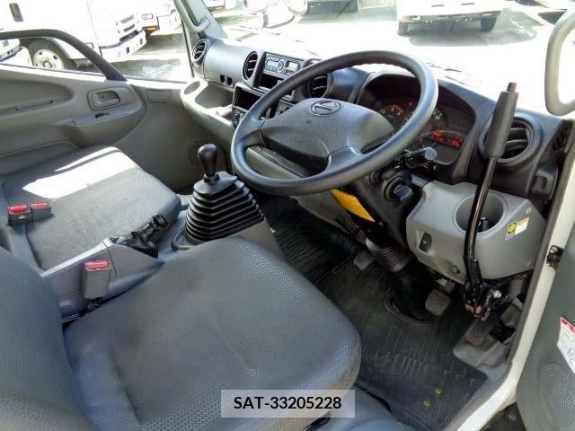 Hino DUTRO 2018-10 320408-2