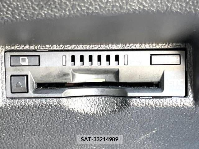 Toyota PRIUS 2017-09 366639-10