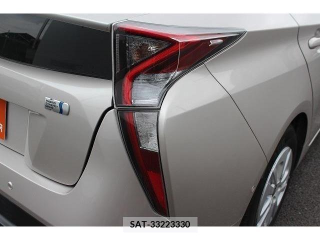 Toyota PRIUS 2017-07 243346-10