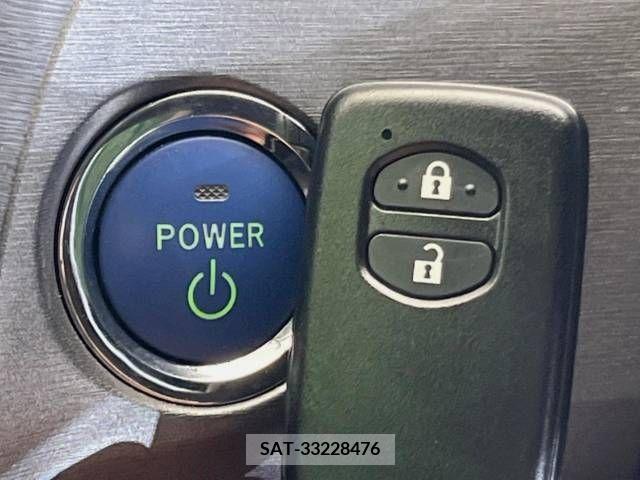 Toyota PRIUS 2012-11 338904-7