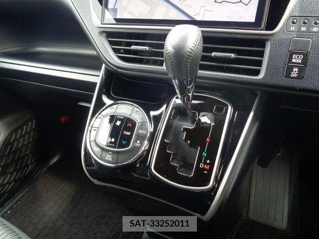 Toyota VOXY 2019-06 290857-10
