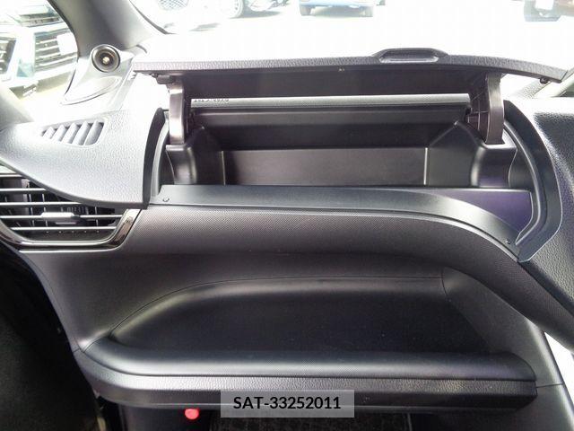 Toyota VOXY 2019-06 290857-13