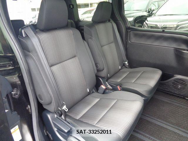Toyota VOXY 2019-06 290857-1