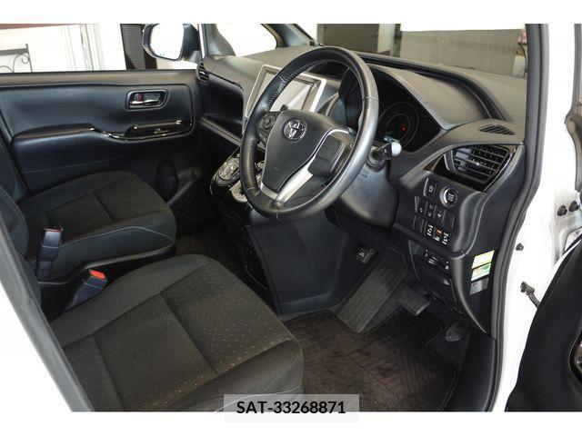 Toyota NOAH 2019-03 210983-4