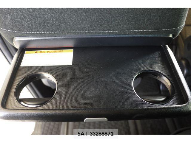 Toyota NOAH 2019-03 210983-7
