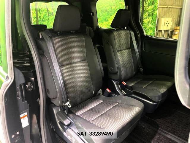 Toyota VOXY 2019-09 375435-14