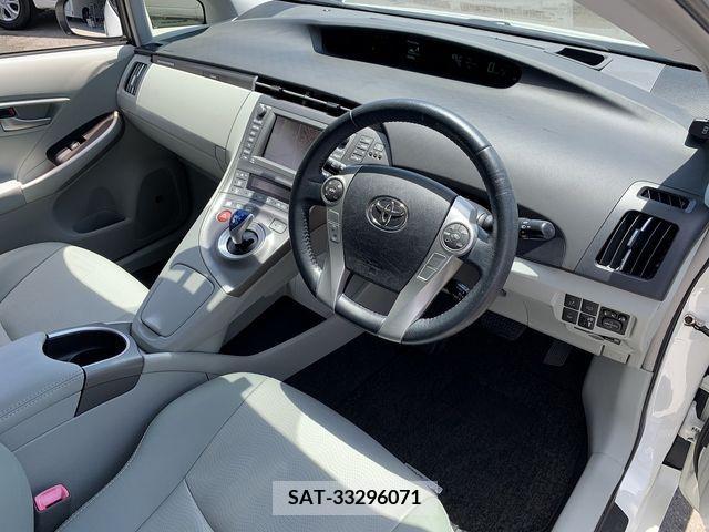 Toyota PRIUS PHV 2012-03 231393-11