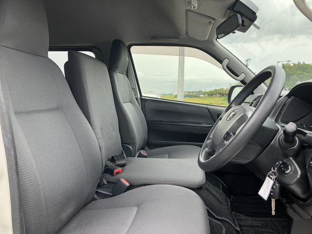 Toyota HIACE VAN 2018-07 17317-28