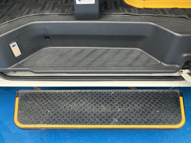 Toyota HIACE VAN 2018-07 17317-14