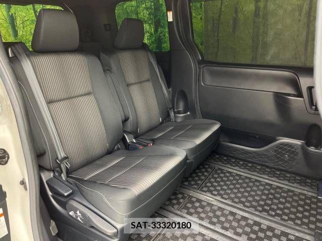 Toyota VOXY 2018-09 239083-8