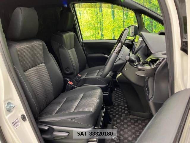 Toyota VOXY 2018-09 239083-7