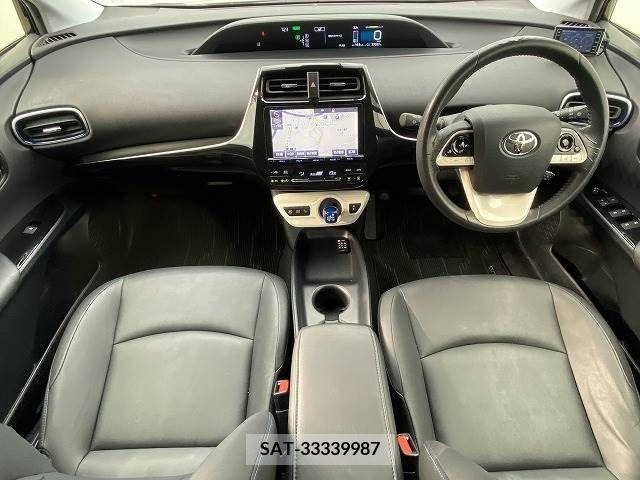 Toyota PRIUS 2016-08 281857-1