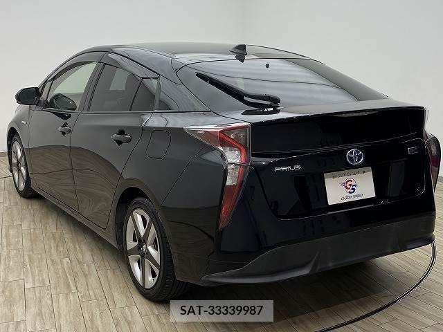 Toyota PRIUS 2016-08 281857-16