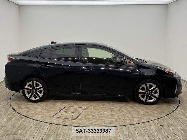 Toyota PRIUS 2016-08 281857-14