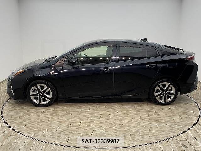 Toyota PRIUS 2016-08 281857-13
