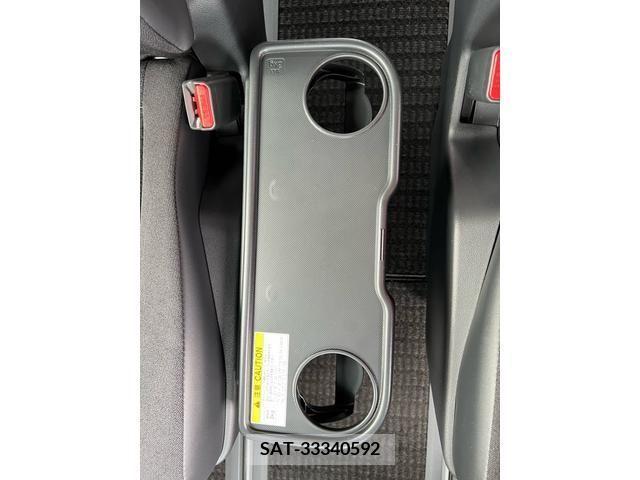 Toyota VOXY 2024-03 231996-11