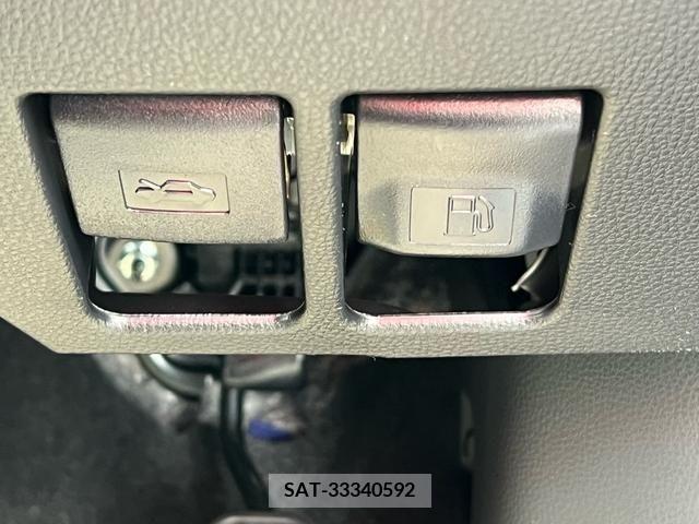 Toyota VOXY 2024-03 231996-17